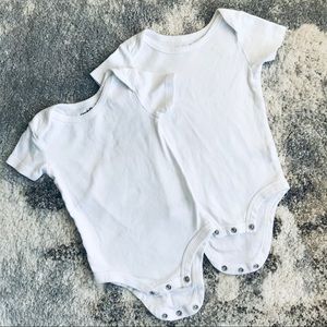 2 babies r us white 9 month onsies
